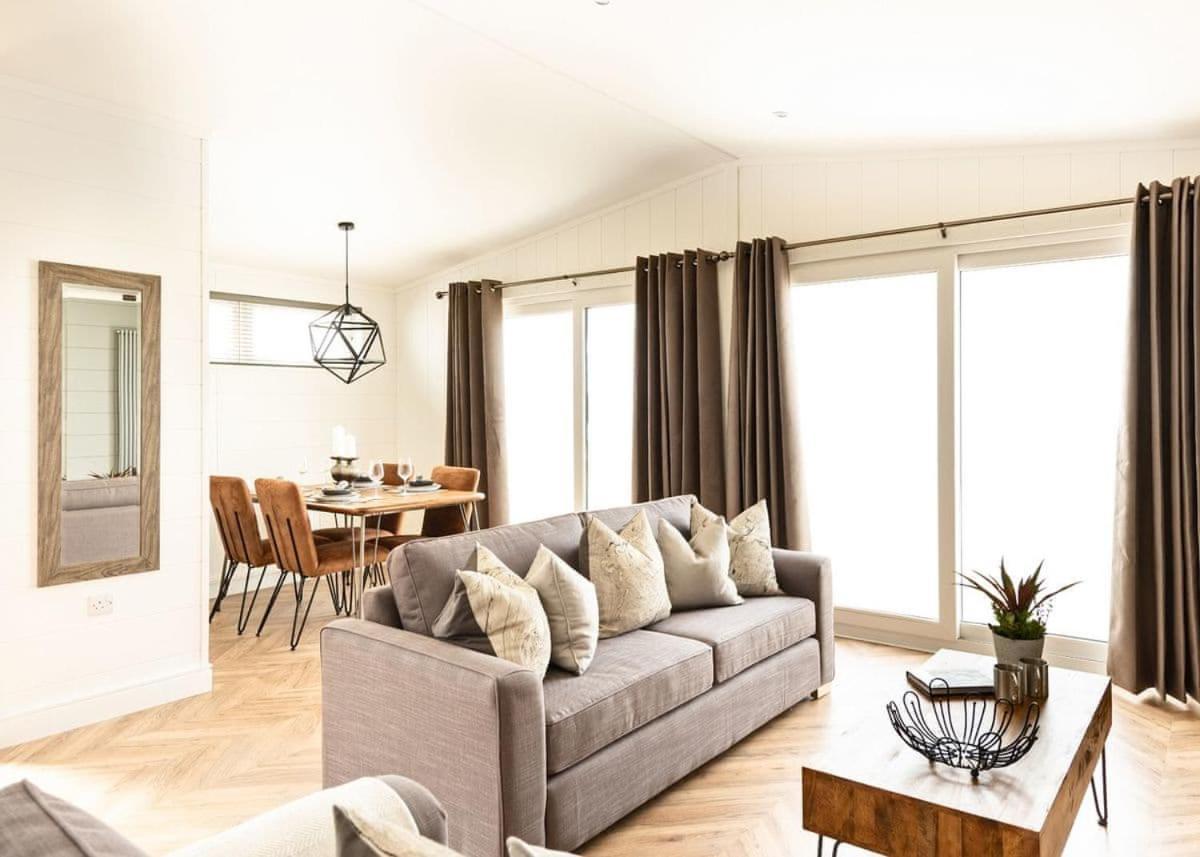 Midsomer Lodges Pilton Ngoại thất bức ảnh